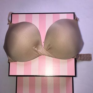 Victoria’s Secret Plunge Bra Nude 36C